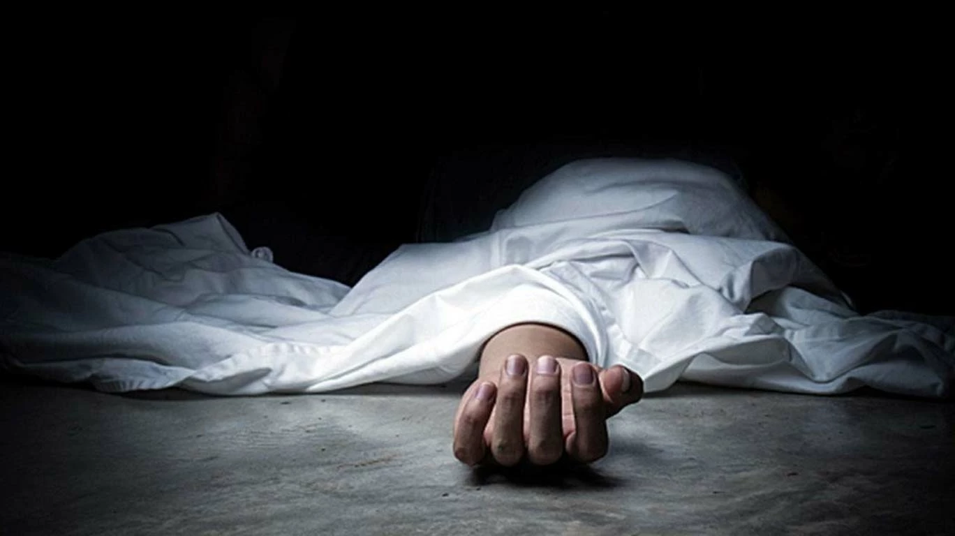 लोकलचा प्रवास जिवावर बेतला; एकीचा मृत्यू, तर दुसरी गंभीर जखमी